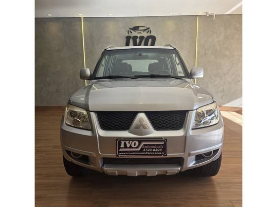 MITSUBISHI PAJERO TR4 2.0 4X4 16V 140CV FLEX 4P AUTOMÁTICO MITSUBISHI PAJERO TR4 2.0 4X4 16V 140CV FLEX 4P AUTOMÁTICO